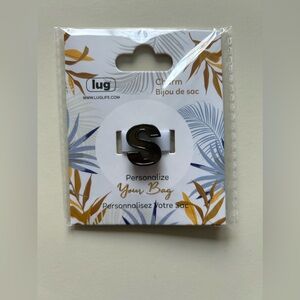 LUG GUNMETAL CHARM “S” NIP